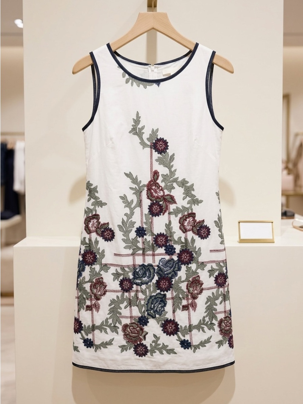 Vintage Max Studio Embroidered White Sleeveless Floral Shift Dress